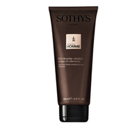 Sothys Homme Hair And Body Revitalizing Gel Cleanser - Ревитализирующий гель-шампунь для волос и тела 250 мл Sothys Homme Hair And Body Revitalizing Gel Cleanser - Ревитализирующий гель-шампунь для волос и тела 250 млМужские средства для душа<br>Косметическая марка Sothys представляет гель-шампунь для тела и волос мужчин - Hair And Body Revitalizing Gel Cleanser. Он разработан с учетом особенностей строения мужской кожи, обладает восстанавливающим и защищающим эффектом. Гель-шампунь увлажняет кожу, снимает раздражение после бриться, а также бережно очищает волосы от загрязнения различной степени. Гель-шампунь заботится и о волосах. Катионоактивный полимер придает волосам объем, облегчает их расчесываемость. Натуральные смягчающие агенты кокоса и подсолнечника питают кожу и волосы витаминами, предохраняют от иссушения и повреждений.Активные компоненты:Phytomalt - экстракт солода Шотландского виски, который увлажняет кожу и защищает ее от вредных воздействия,пантенол - восстанавливает поврежденные клетки кожи и способствует регенерации тканей, лимонная кислота обладает отбеливающим действием, придает коже молодой и свежий вид,а также - бетаин, катионоактивный полимер, натуральные смягчающие агенты кокоса и подсолнечника.Способ применения: Нанести гель Hair And Body Revitalizing Gel Cleanser на влажную кожу и/или волосы, вспенить, помассировать. Затем смыть теплой водой. При необходимости повторить.Объем: 250 мл<br>