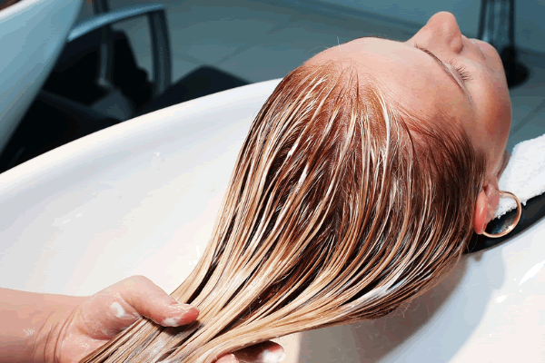 Как смыть мелки для волос с волос в домашних